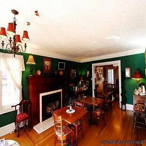 Strawberry Valley Inn 